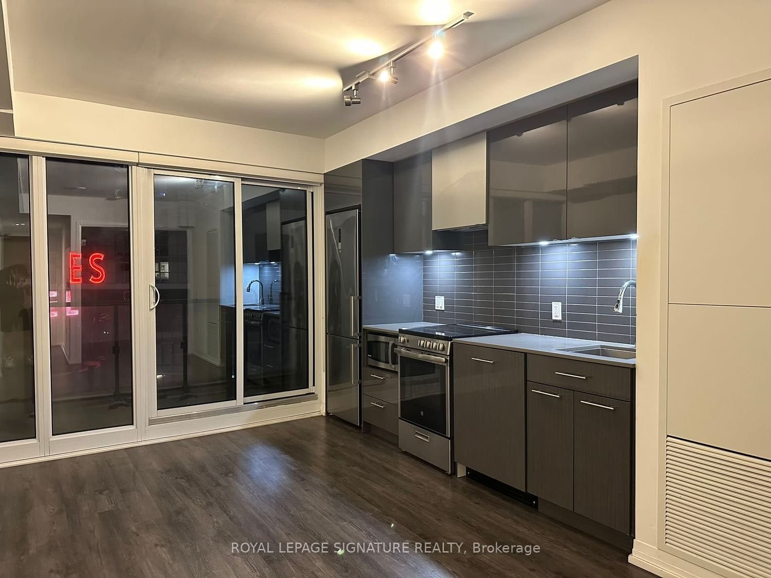 251 Jarvis St, unit 514 for rent - image #2