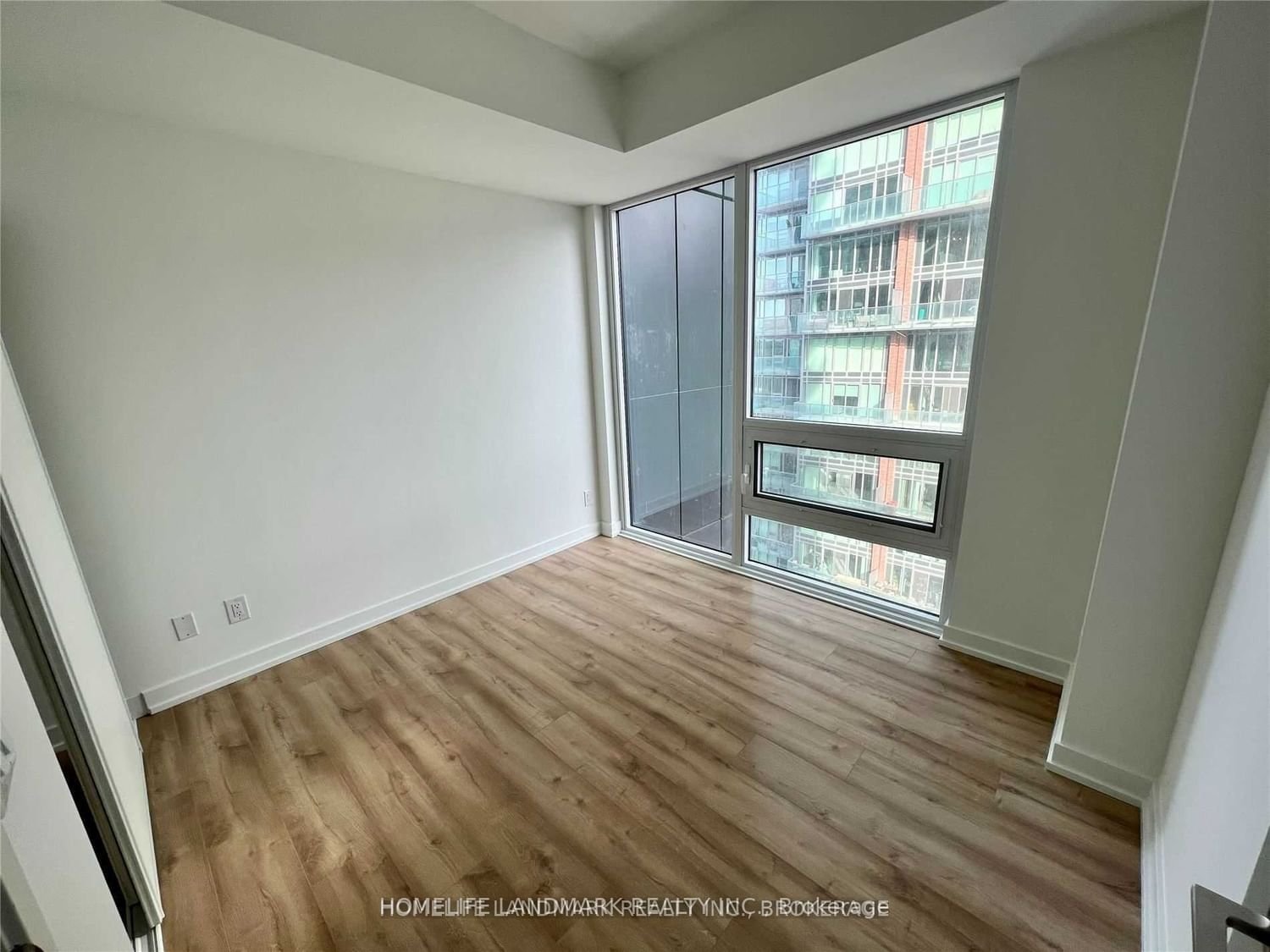 135 East Liberty St, unit 1110 for rent - image #4