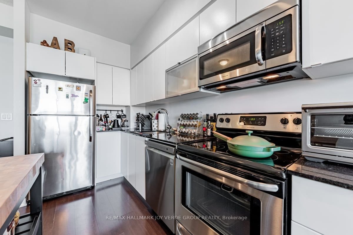 150 East Liberty St, unit 2513 for rent - image #3
