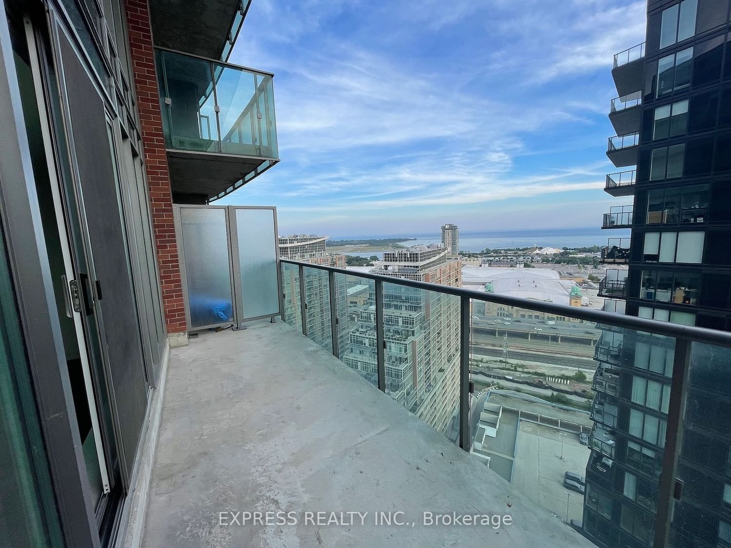 150 East Liberty St, unit 2610 for rent - image #11
