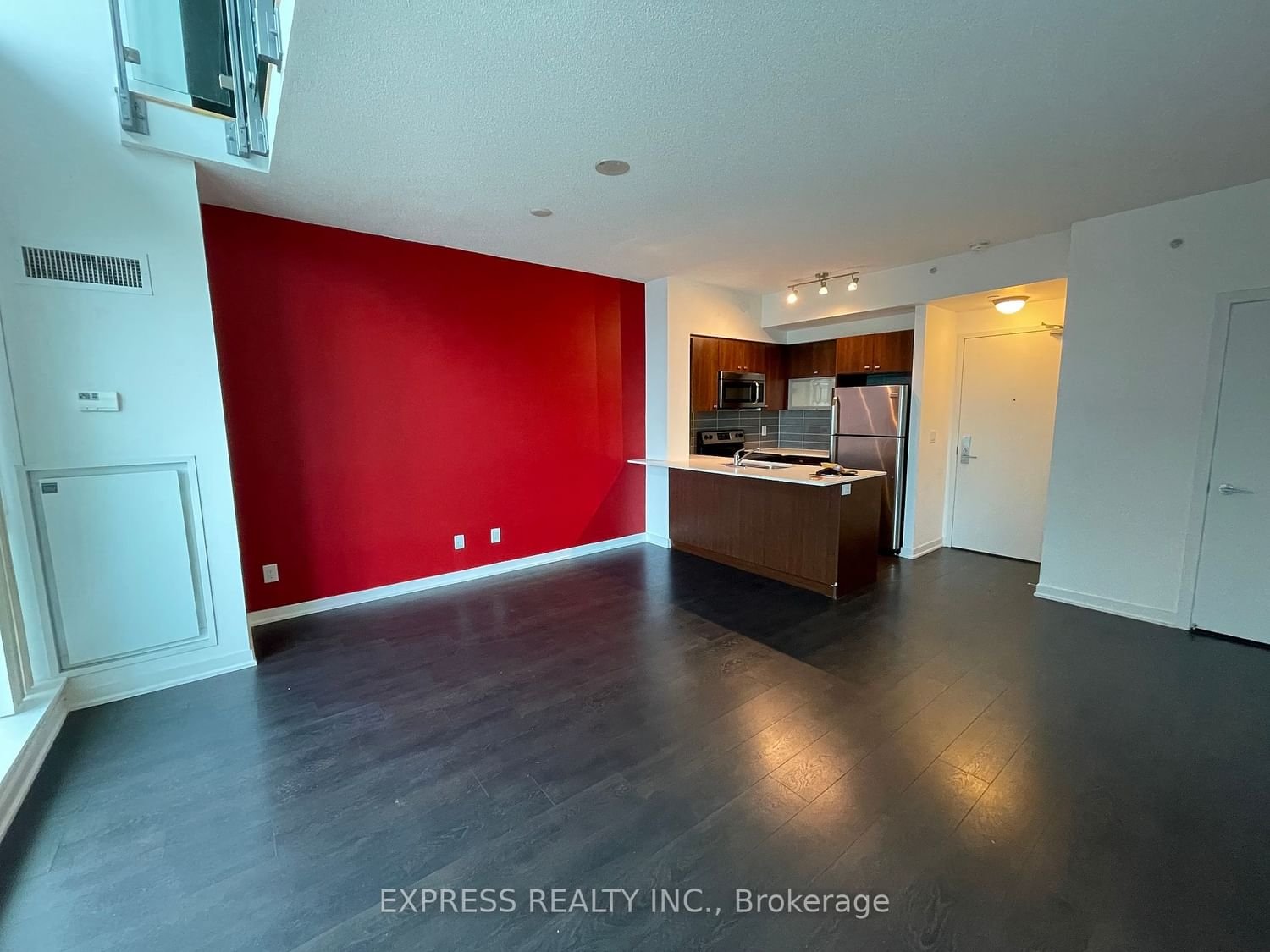 150 East Liberty St, unit 2610 for rent - image #3