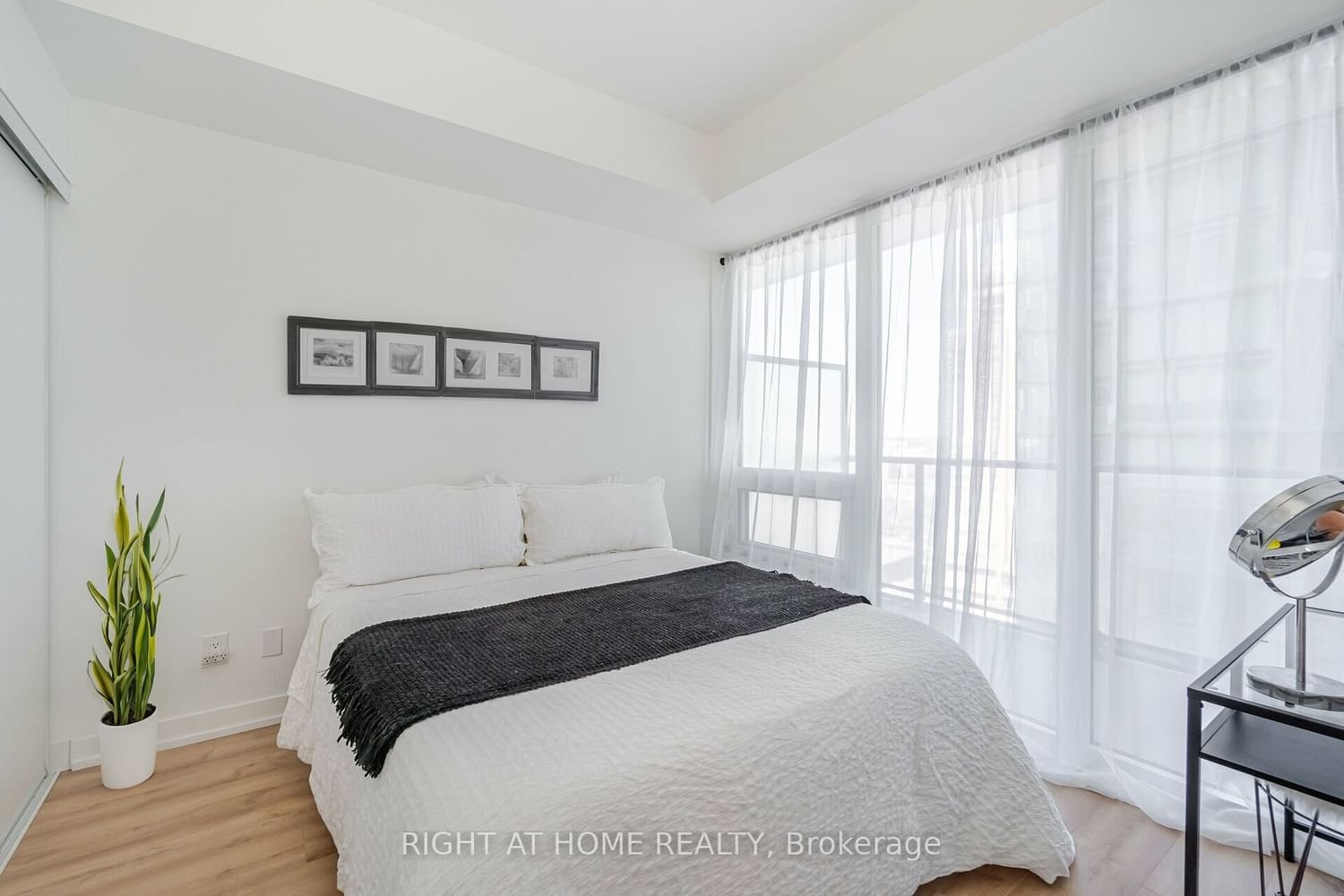 135 East Liberty St, unit 1309 for rent - image #16