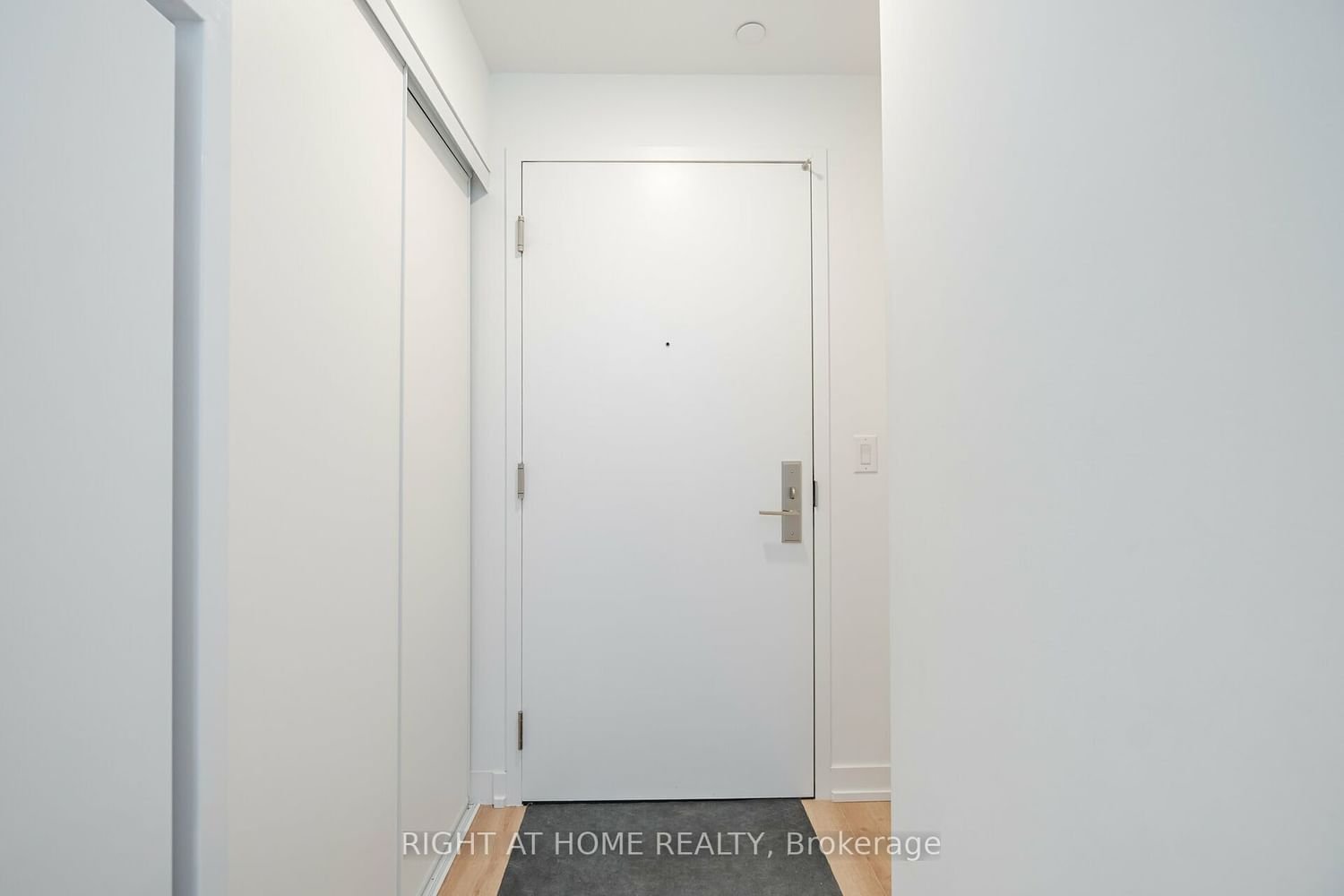 135 East Liberty St, unit 1309 for rent - image #6