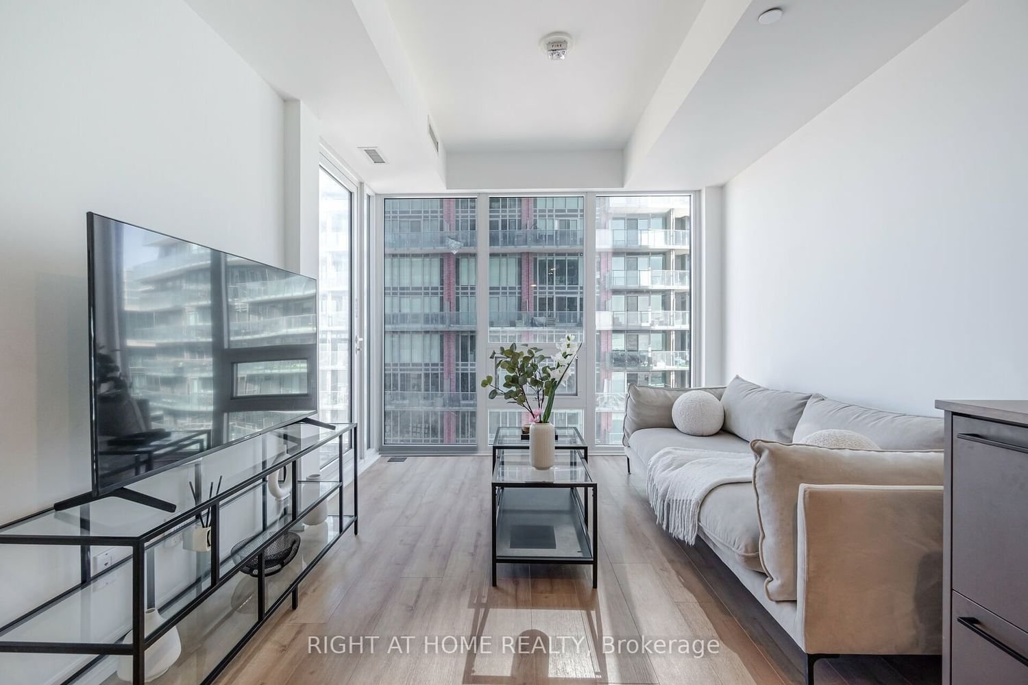 135 East Liberty St, unit 1309 for rent - image #8