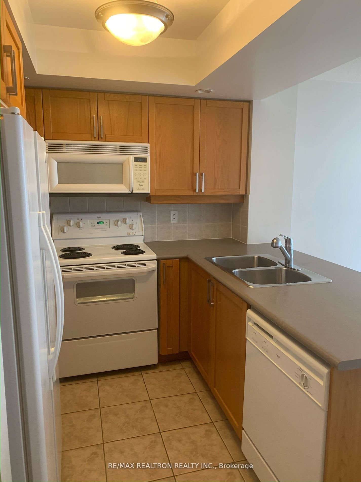 15 Northtown Way, unit 420 for rent - image #5