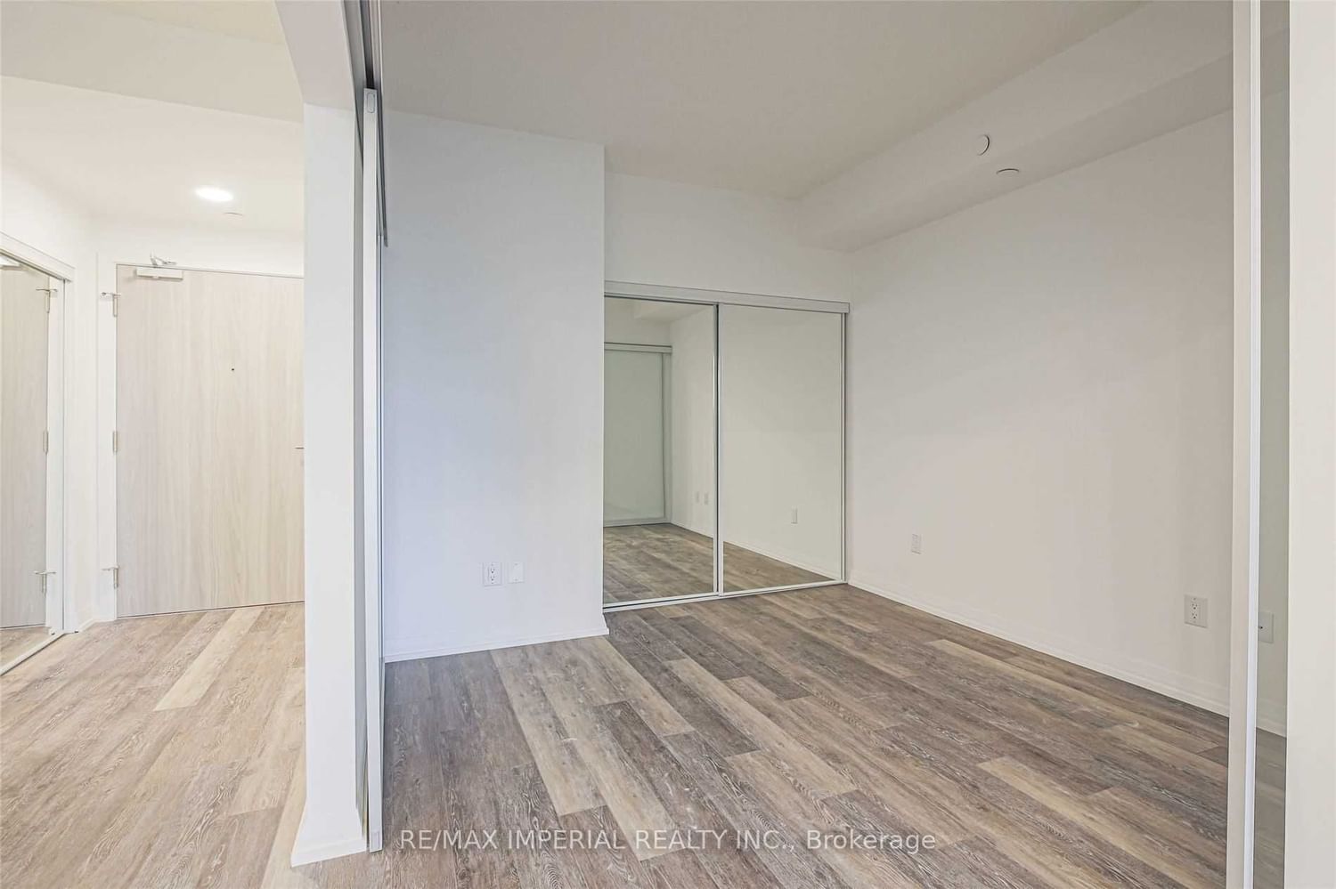 75 Canterbury Pl, unit 715 for rent - image #6