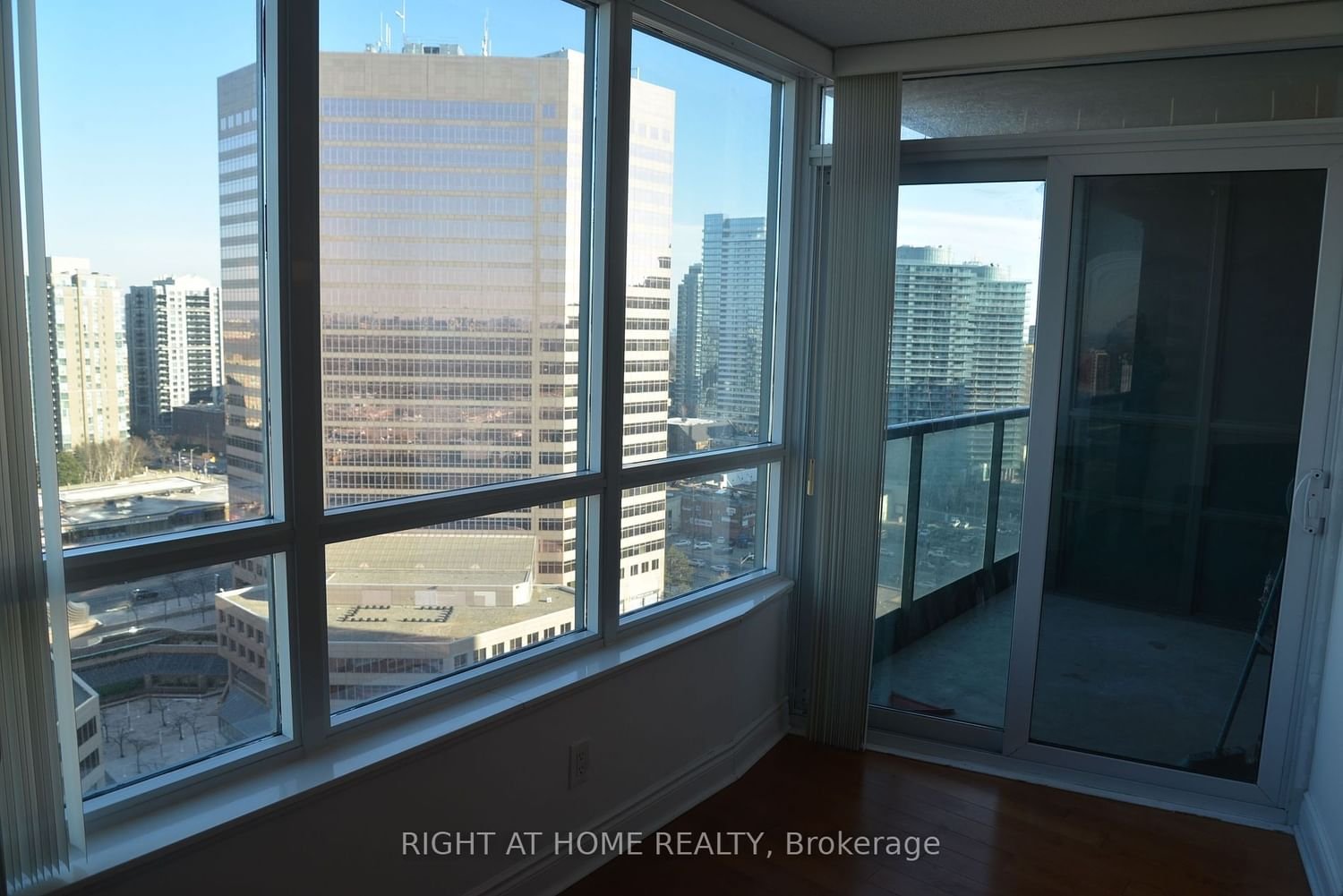 25 Greenview Ave, unit 1922 for rent - image #11