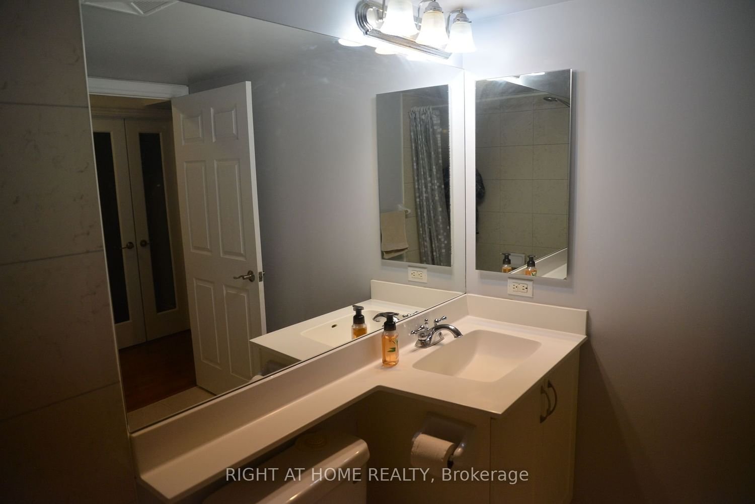 25 Greenview Ave, unit 1922 for rent - image #4