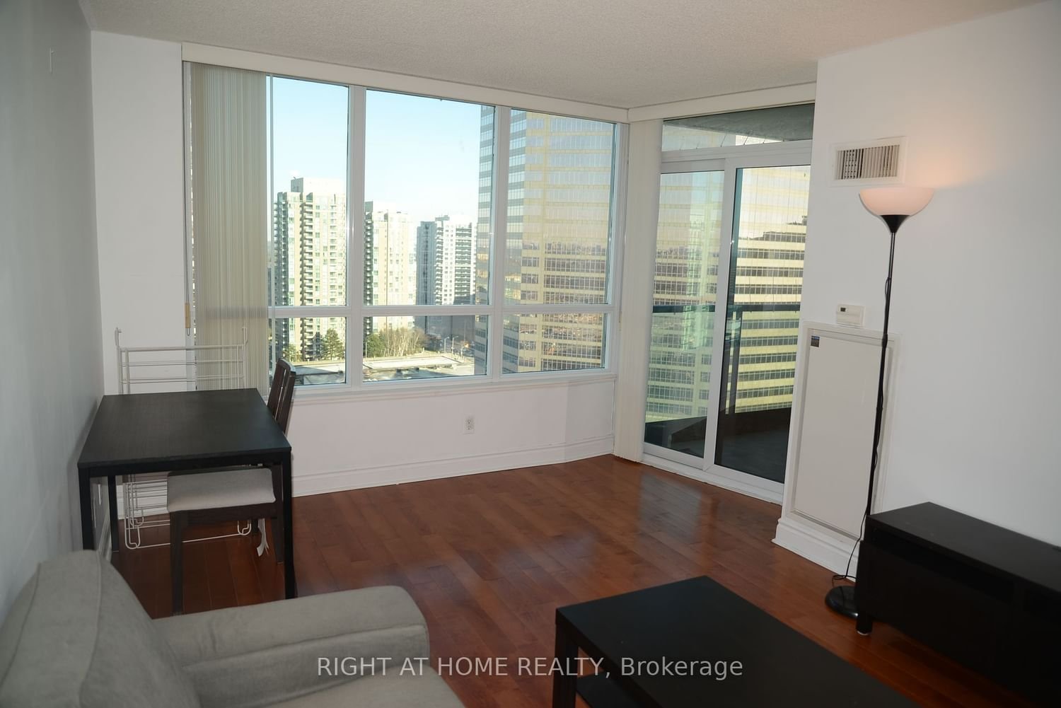 25 Greenview Ave, unit 1922 for rent - image #8