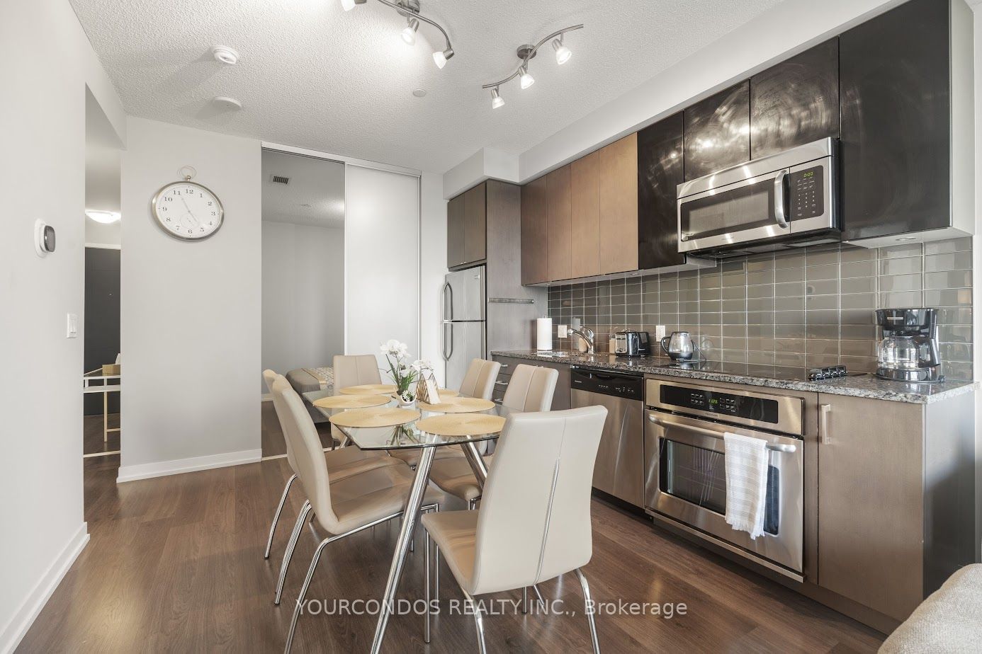 98 Lillian St, unit 420 for sale - image #10