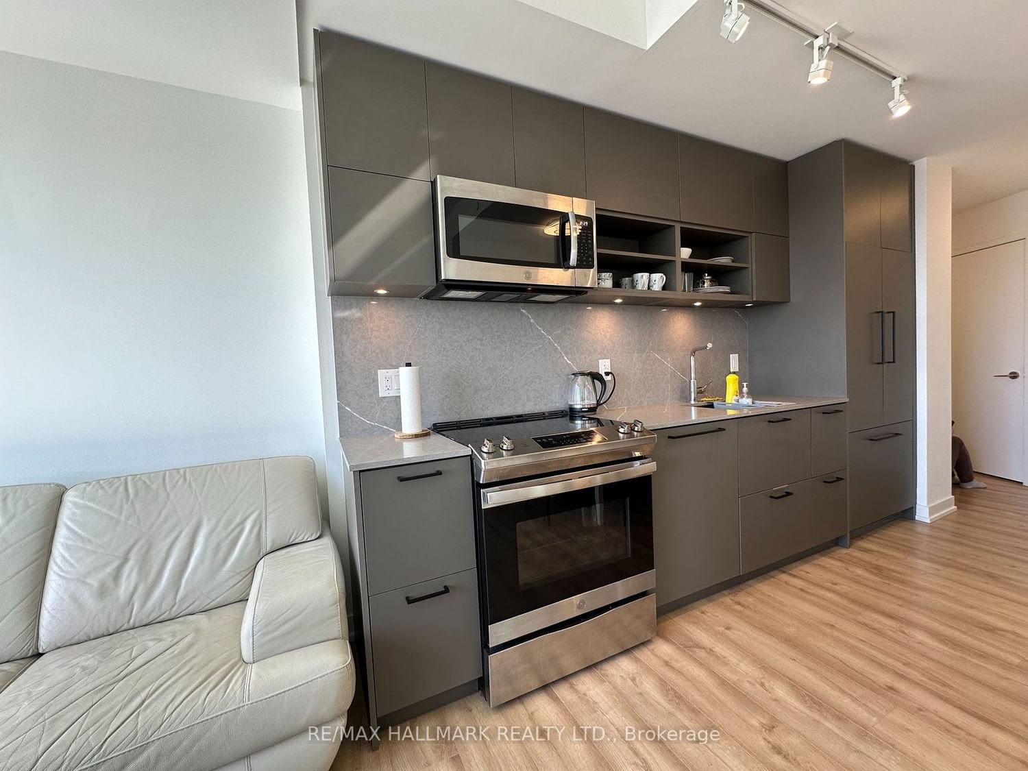 135 East Liberty St, unit 1103 for rent - image #4