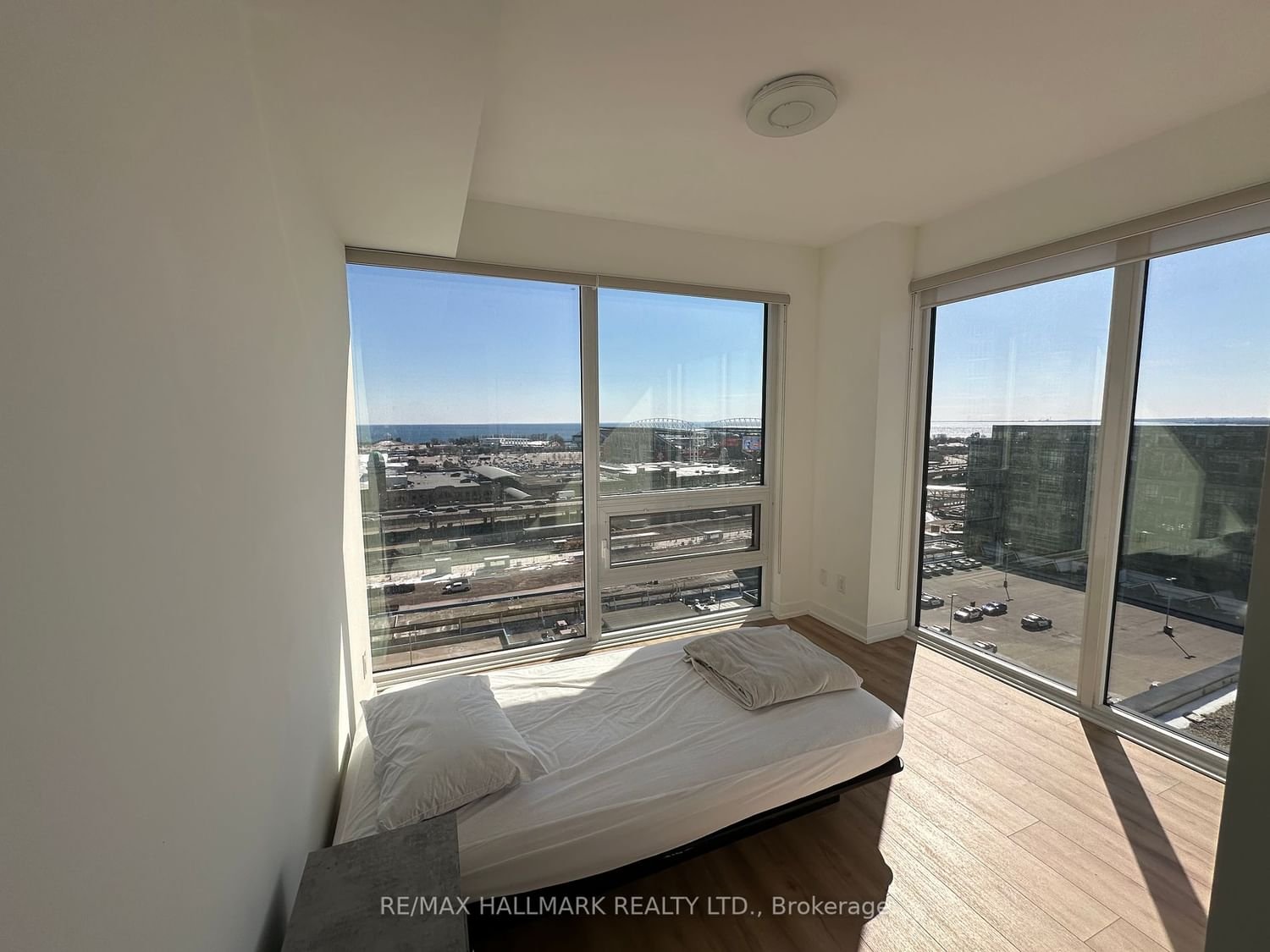 135 East Liberty St, unit 1103 for rent - image #8