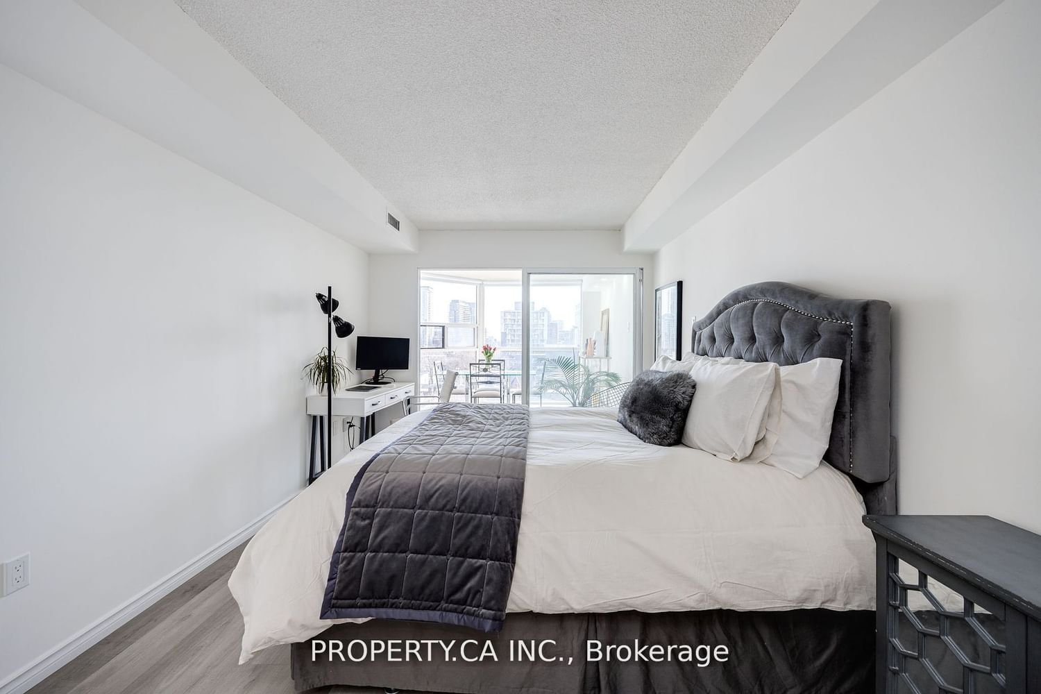 705 King St W, unit 813 for rent - image #14
