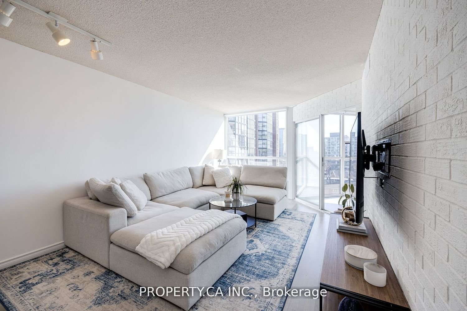 705 King St W, unit 813 for rent - image #7