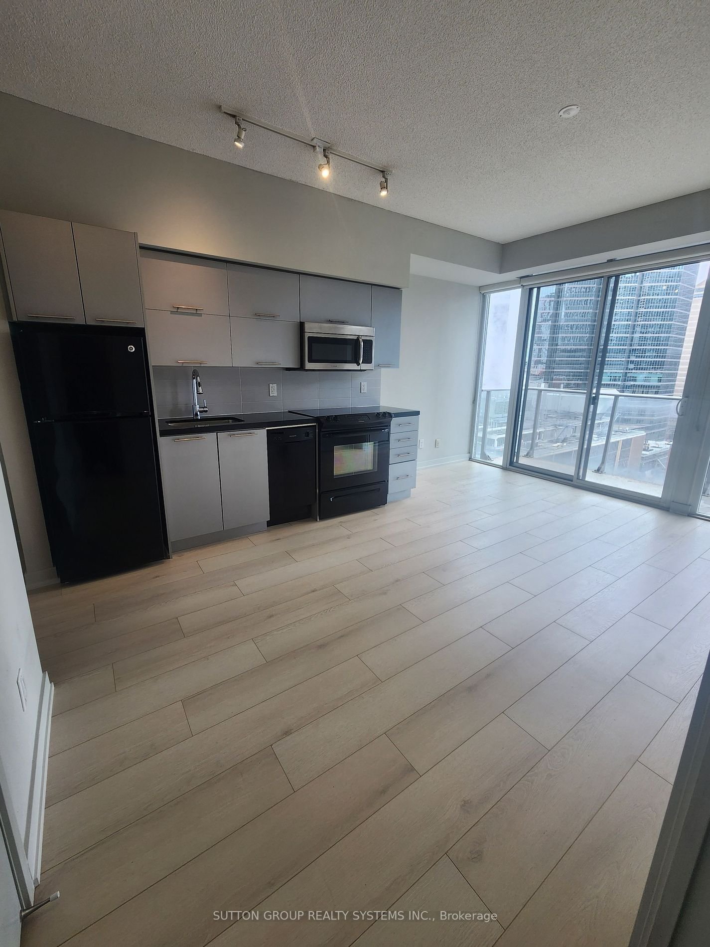 126 Simcoe St, unit 1009 for rent - image #3