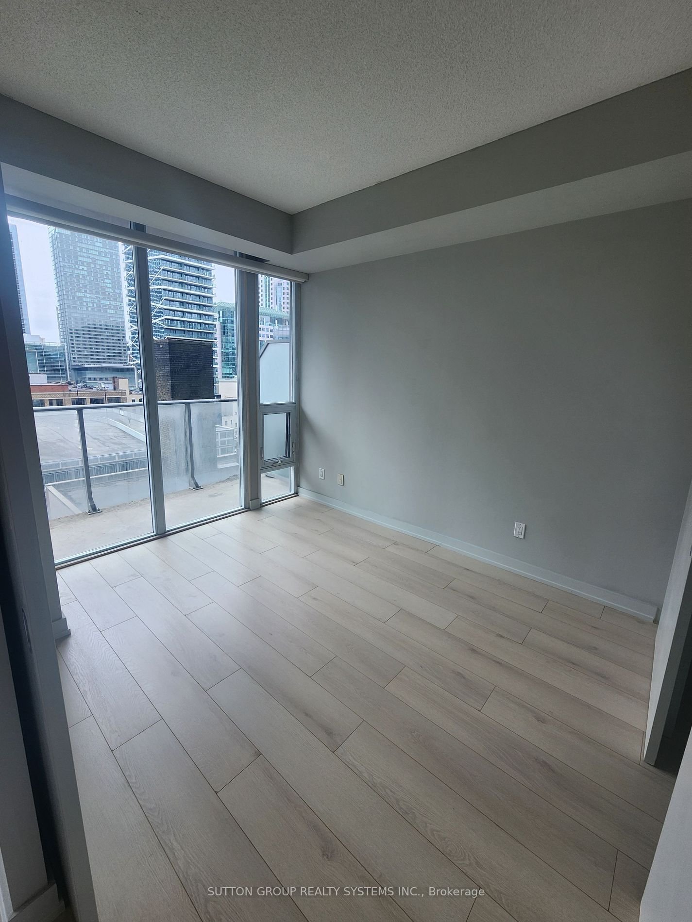 126 Simcoe St, unit 1009 for rent - image #4