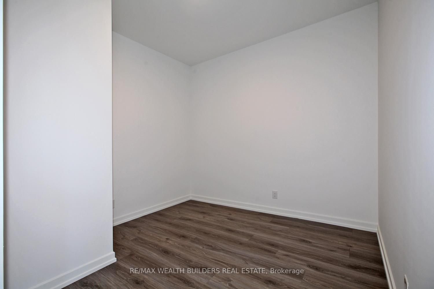 20 Tubman Ave, unit 502 for rent - image #24