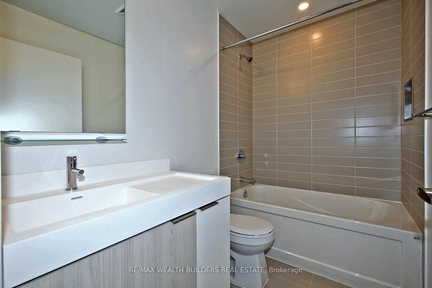 20 Tubman Ave, unit 502 for rent - image #26