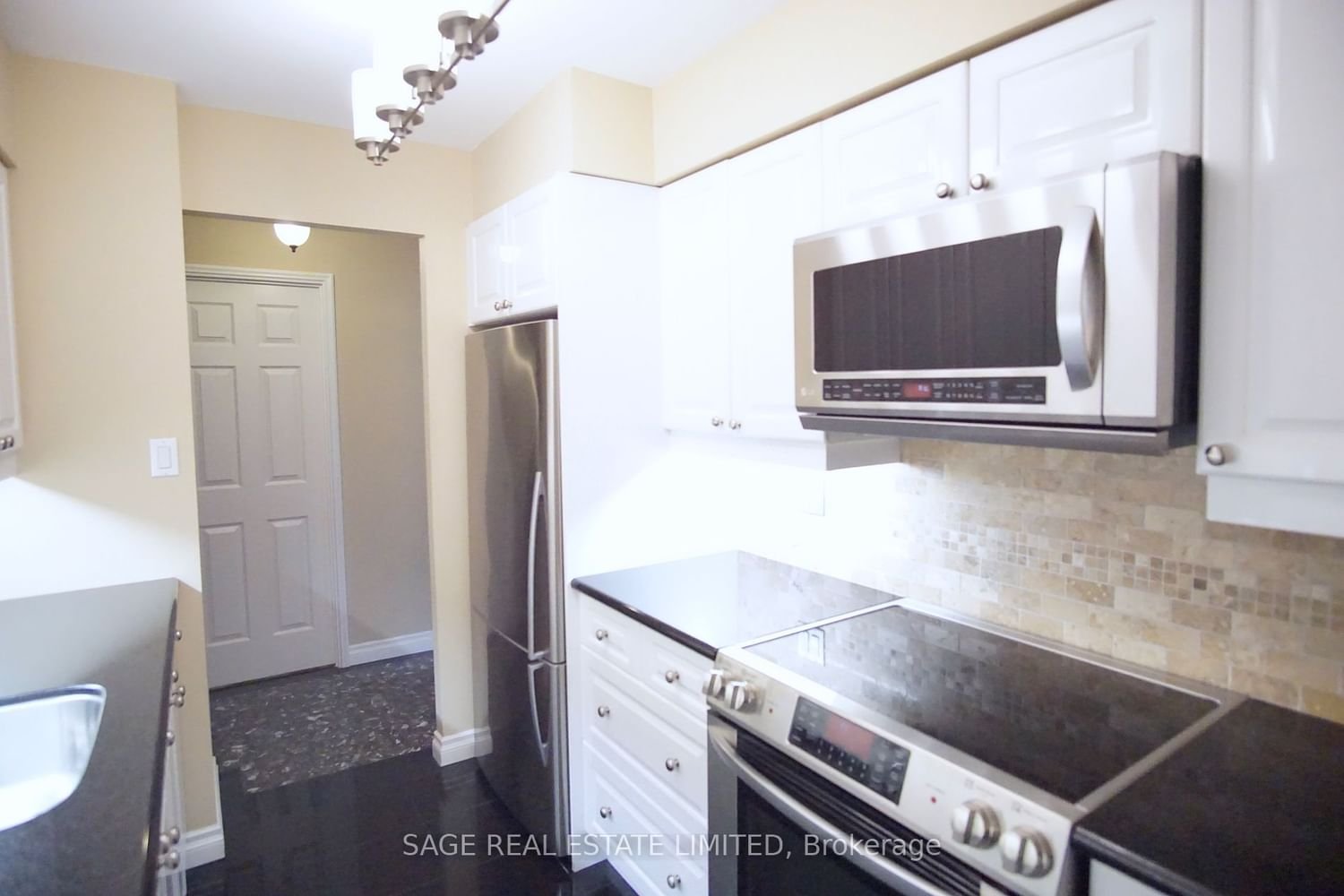 47 St Clair Ave W, unit 801 for rent - image #11