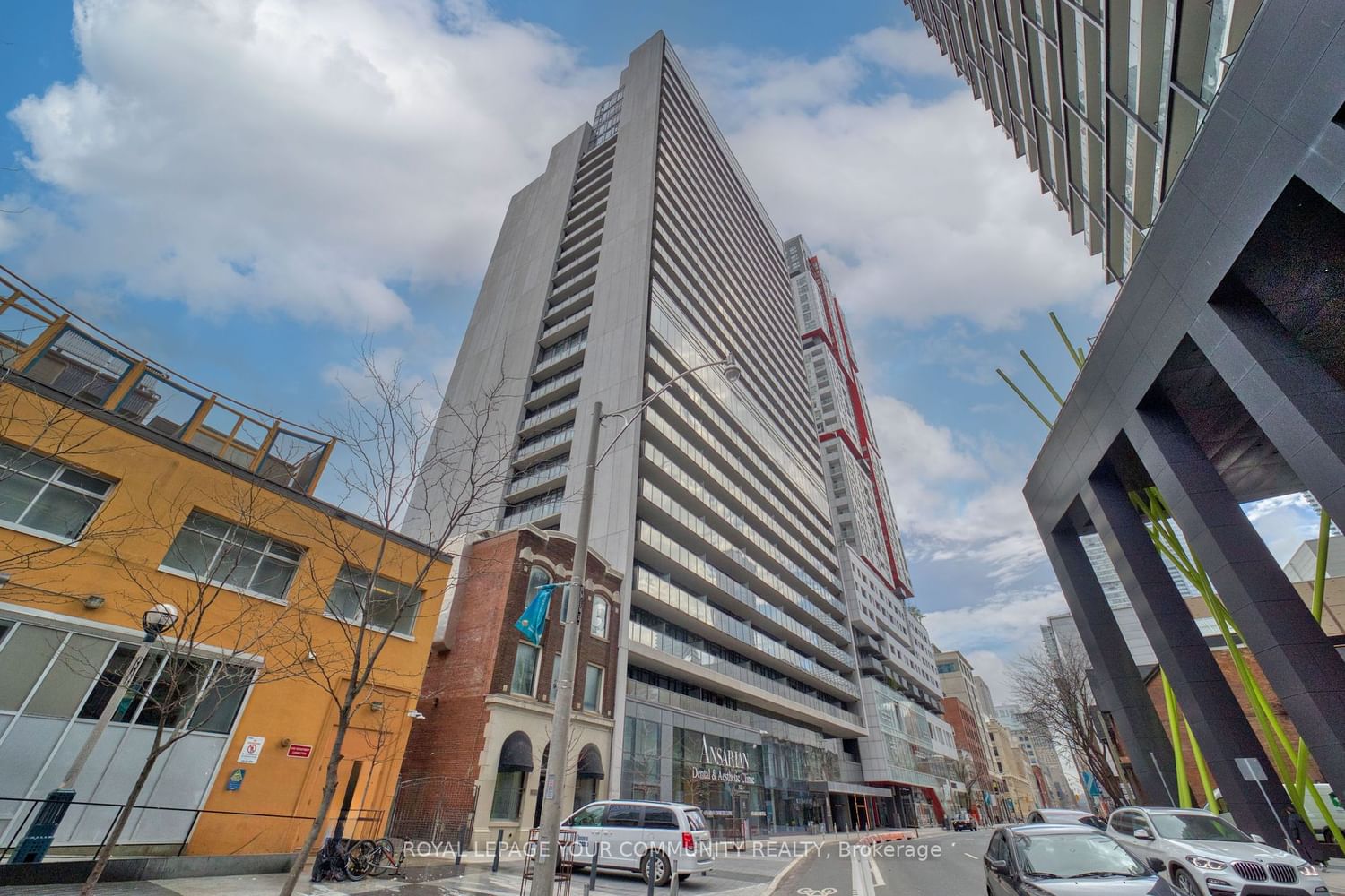 330 Richmond St W, unit 1711 for sale