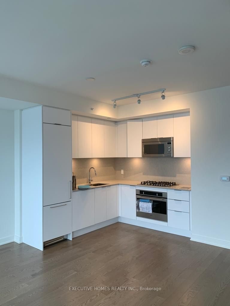 20 Lombard St, unit 4009 for rent - image #8