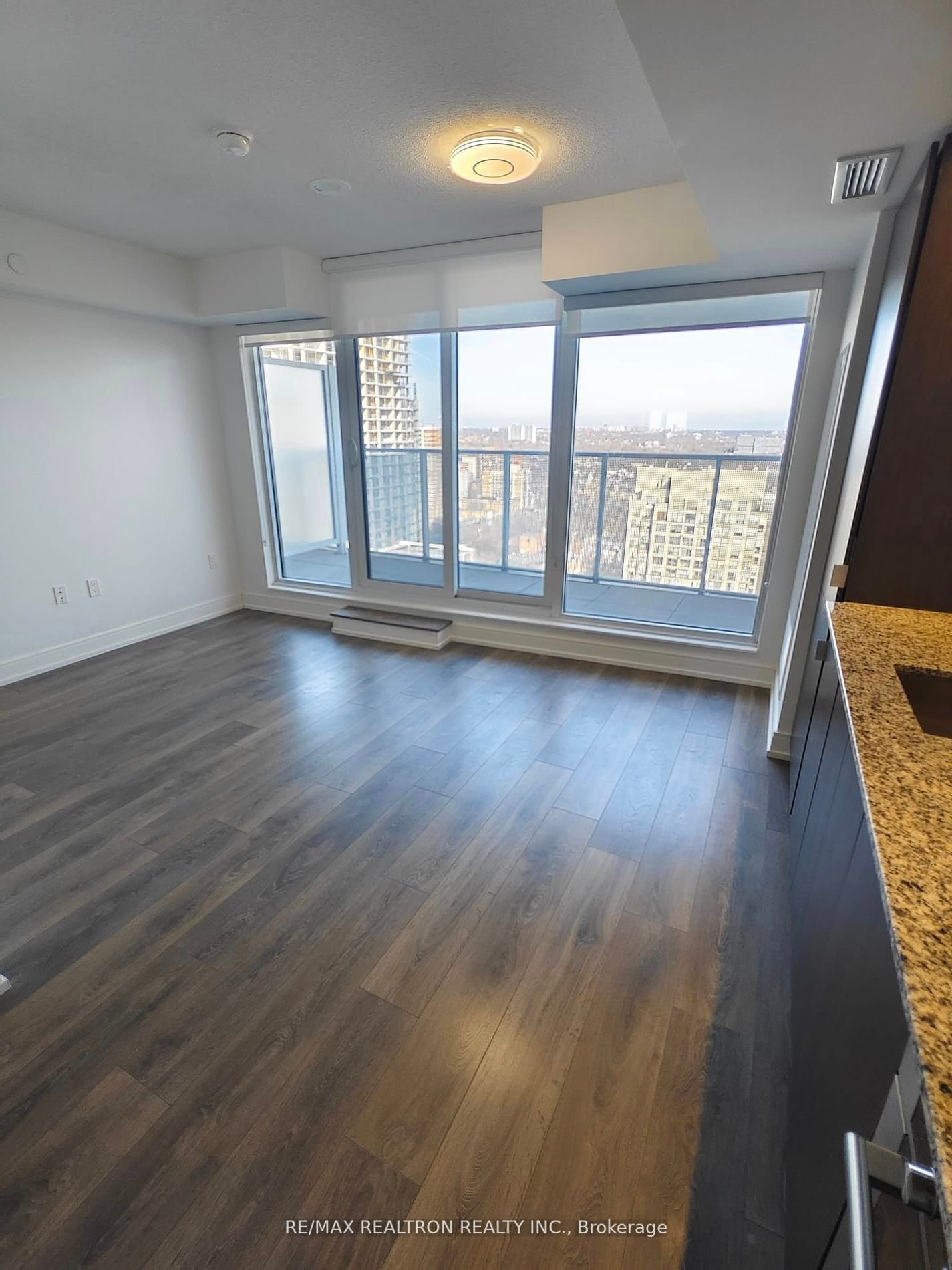 89 Mcgill St, unit 2206 for rent - image #11