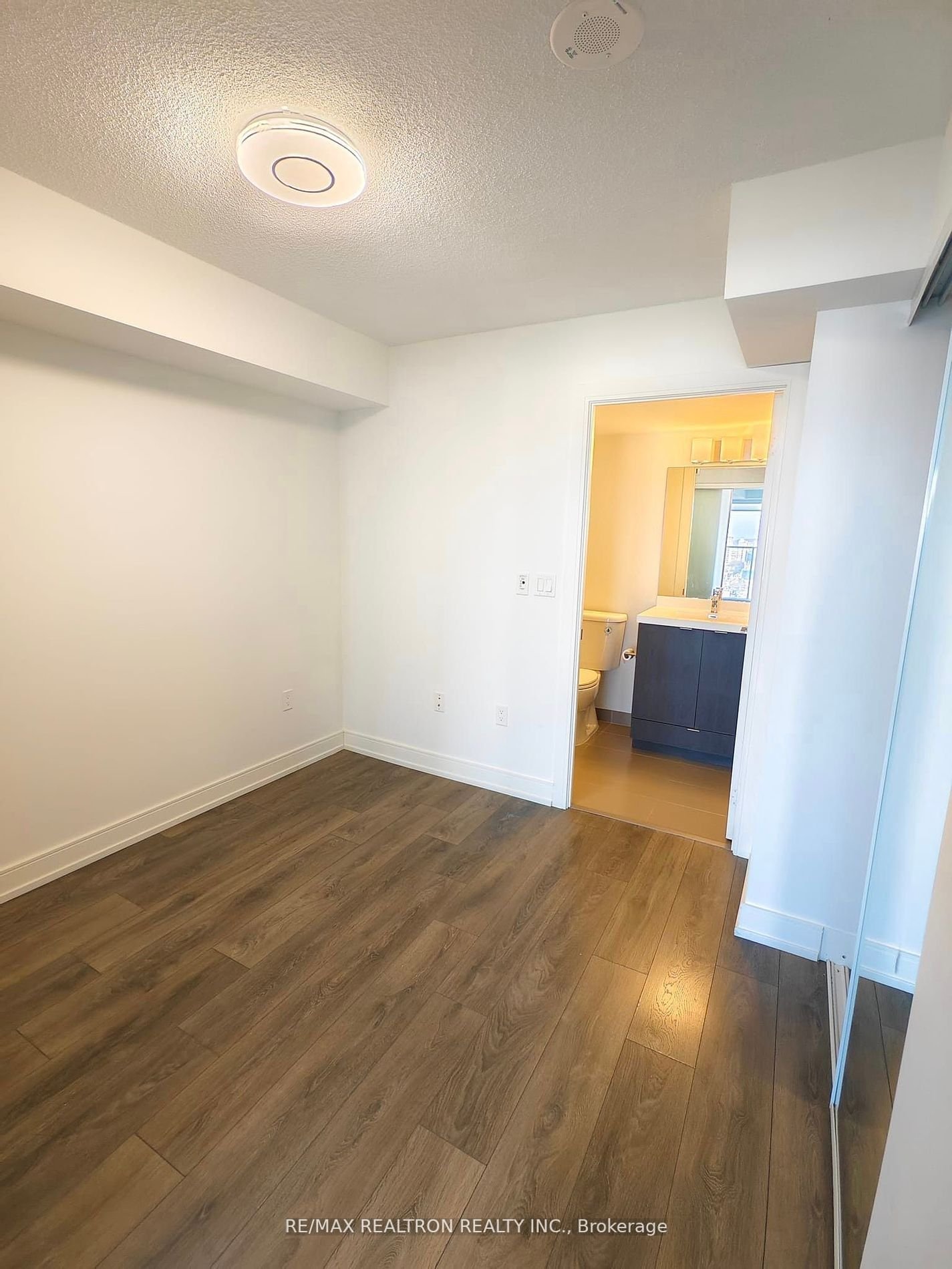 89 Mcgill St, unit 2206 for rent - image #13