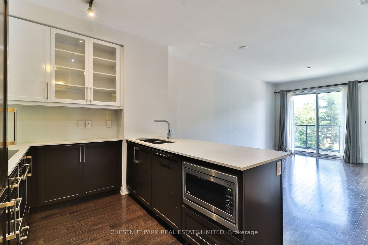 21 Clairtrell Rd, unit 402 for rent - image #11