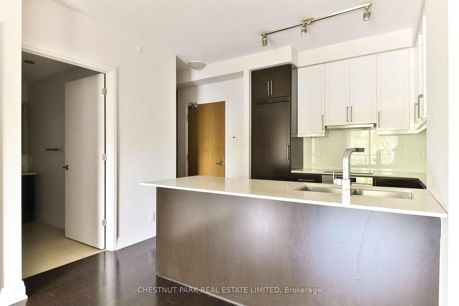 21 Clairtrell Rd, unit 402 for rent - image #14