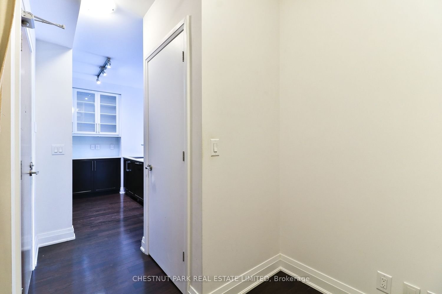 21 Clairtrell Rd, unit 402 for rent - image #16