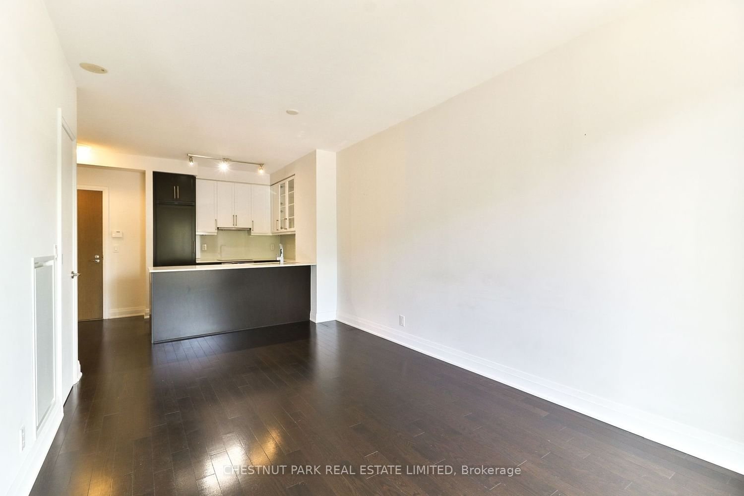 21 Clairtrell Rd, unit 402 for rent - image #4