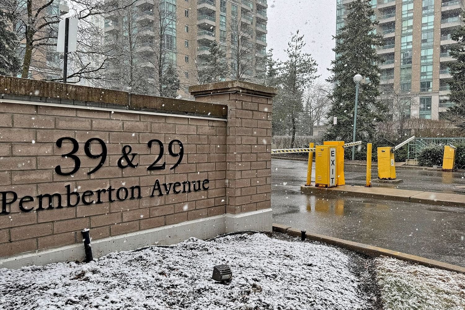39 Pemberton Ave, unit 406 for rent - image #2