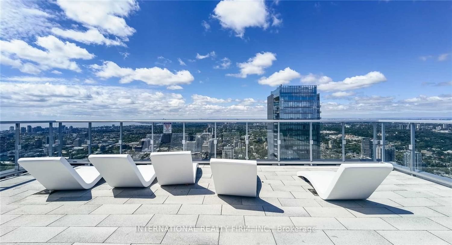 1 Yorkville Ave, unit 4212 for rent - image #4