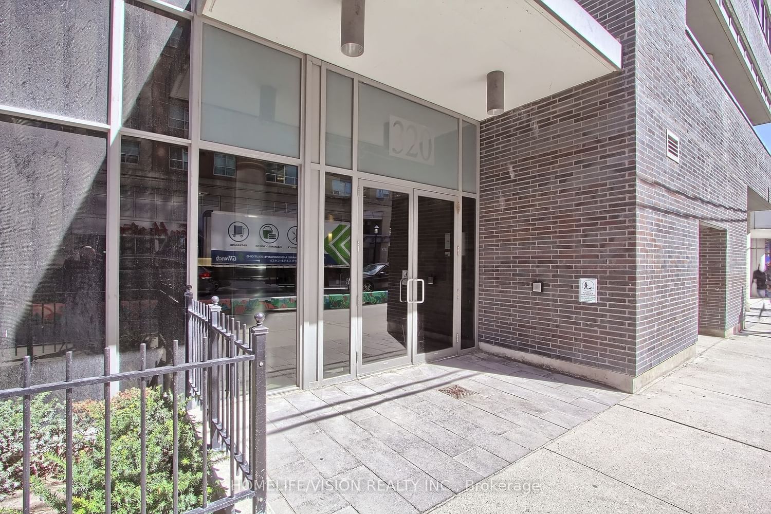 320 Richmond St E, unit 1121 for sale