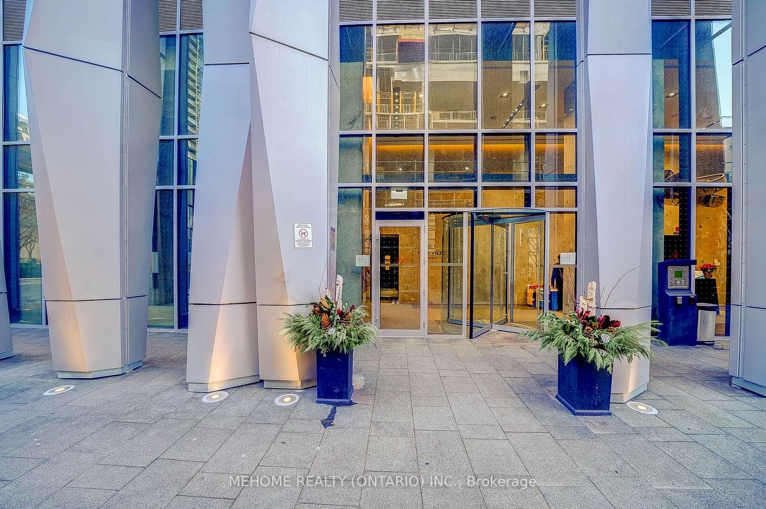 1 Yorkville Ave, unit Ph06 for sale - image #1