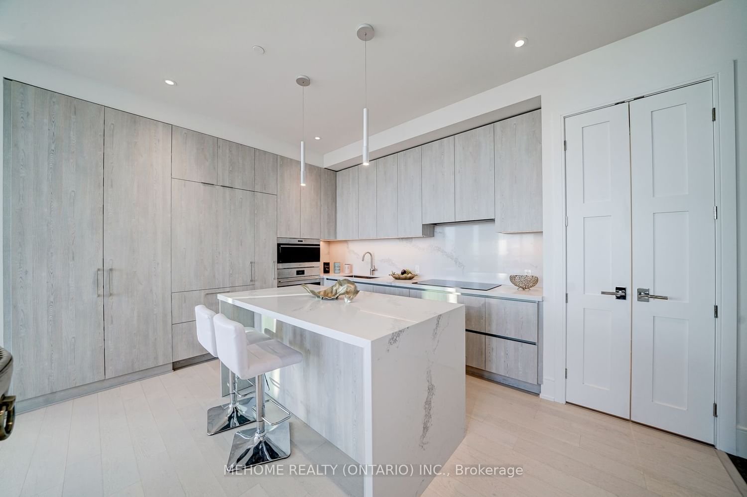 1 Yorkville Ave, unit Ph06 for sale - image #5