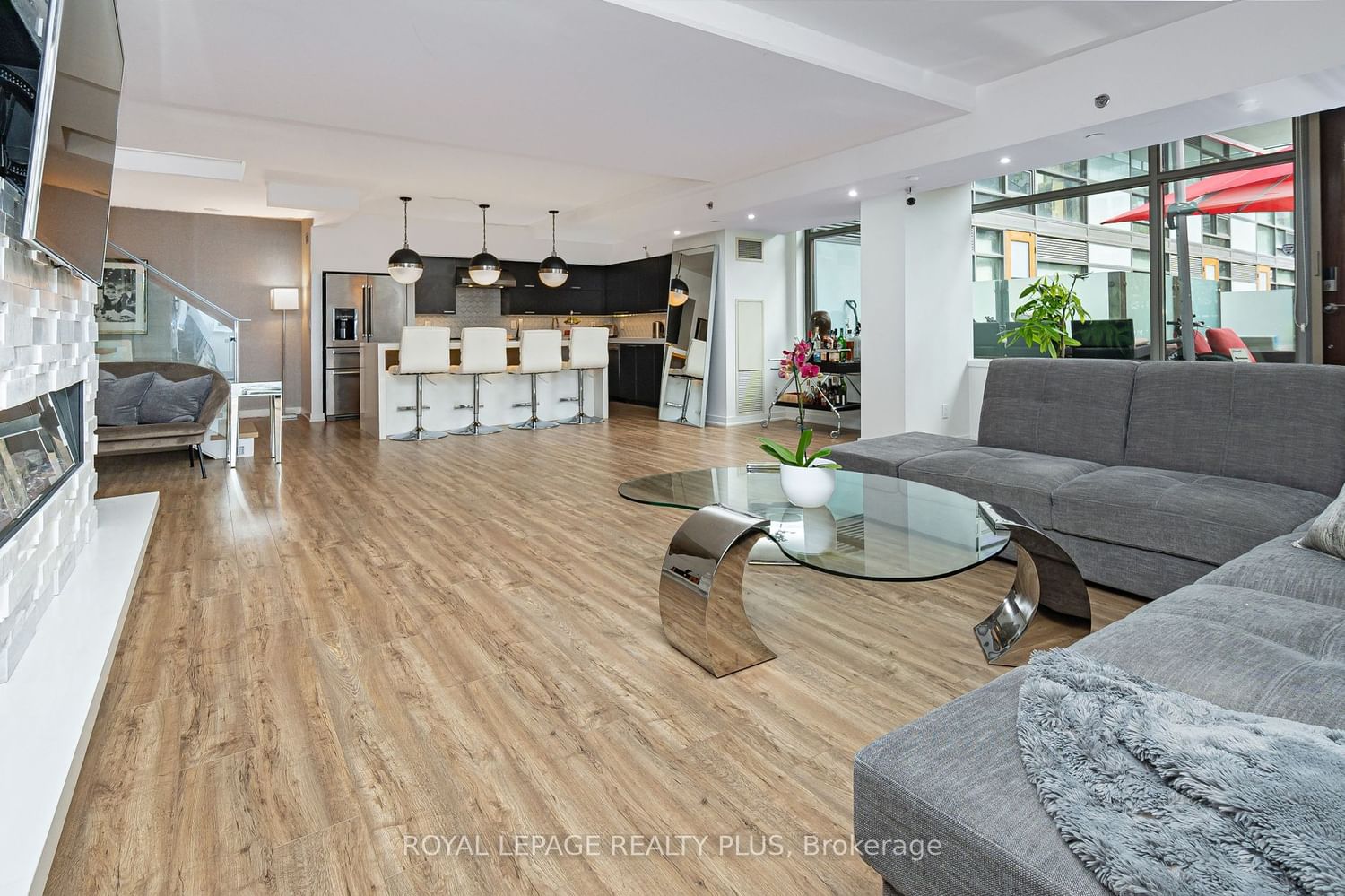 55 Stewart St, unit 117 for sale - image #1