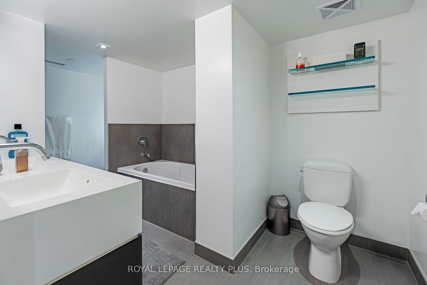 55 Stewart St, unit 117 for sale - image #27