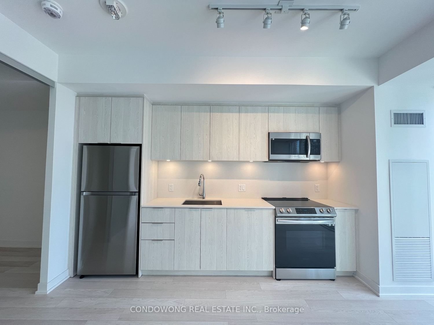 357 King St W, unit 3001 for rent - image #15