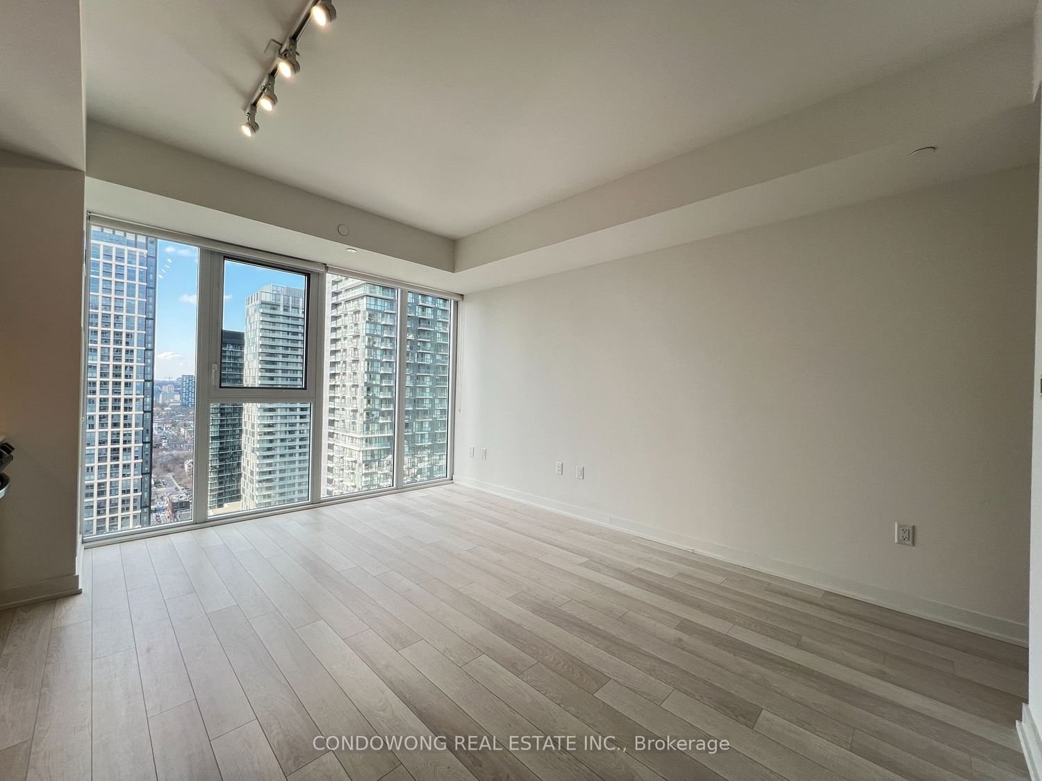 357 King St W, unit 3001 for rent - image #5