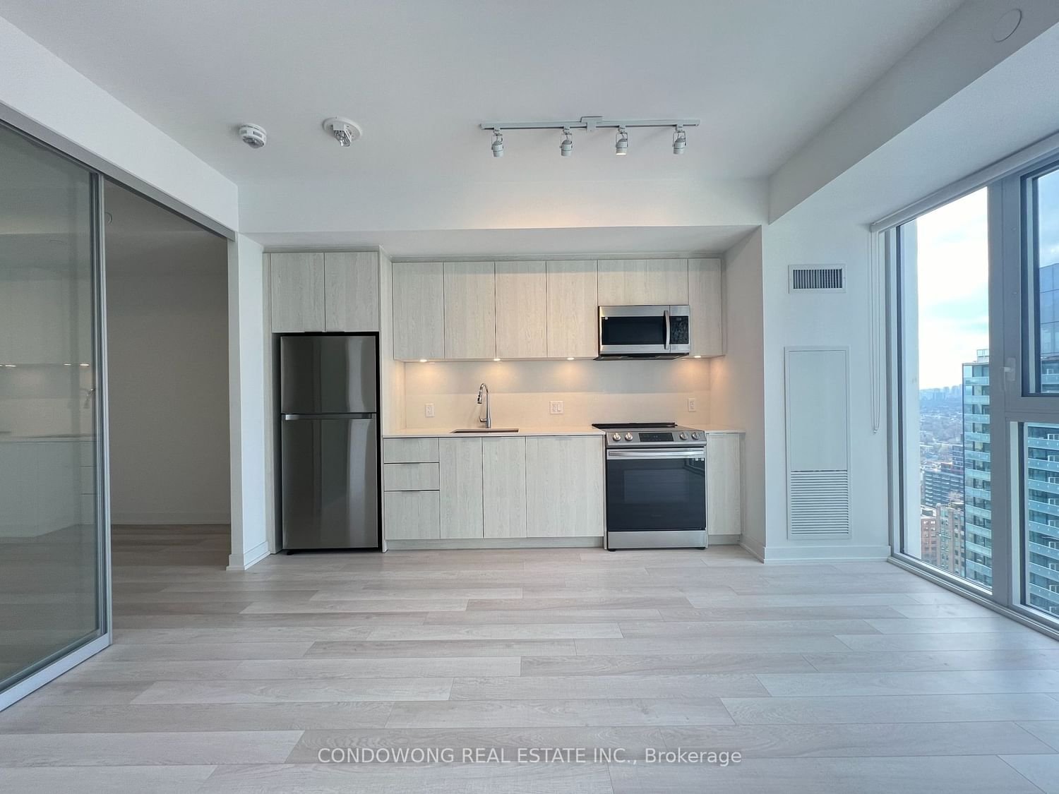 357 King St W, unit 3001 for rent - image #6