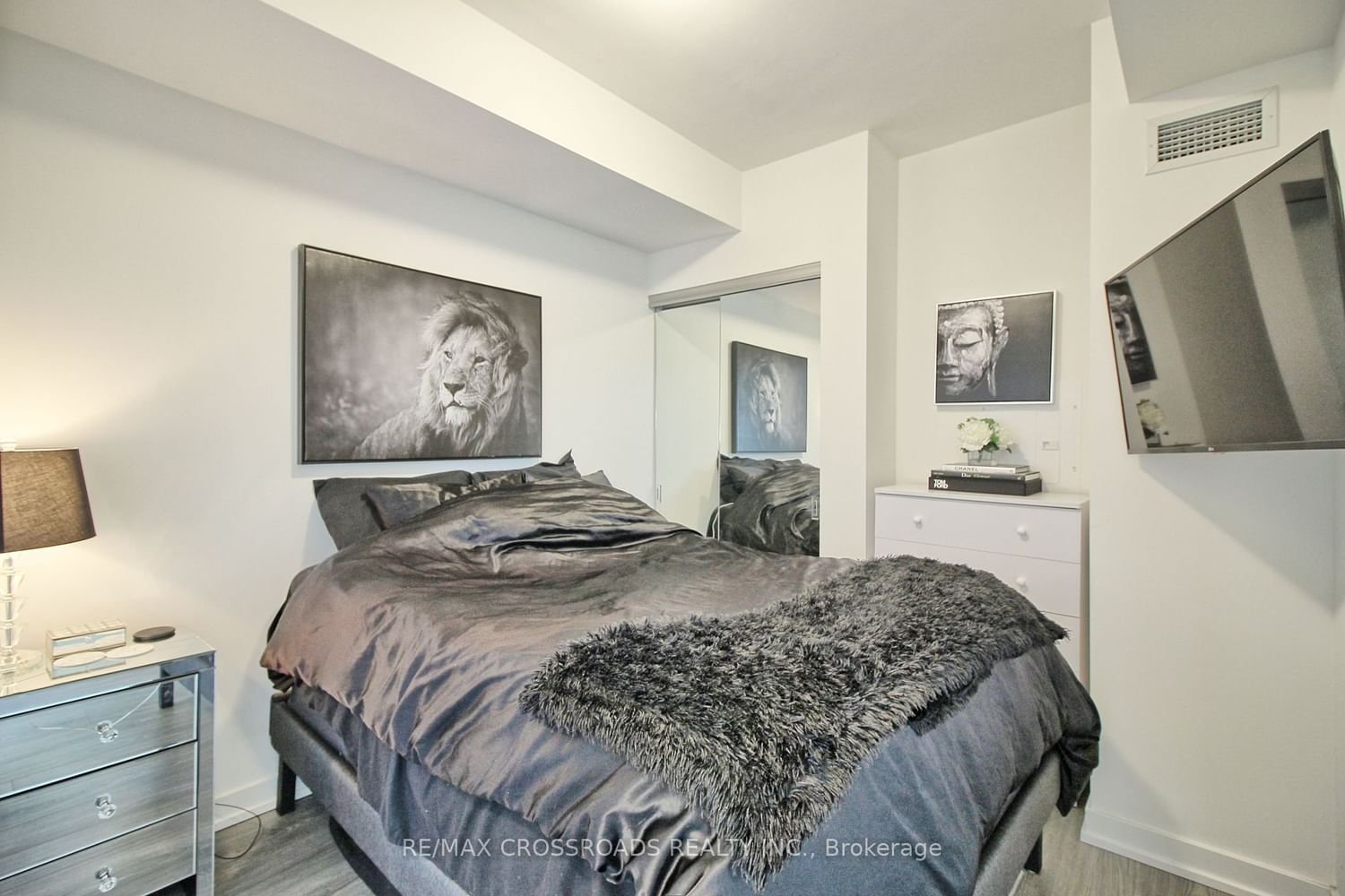 1 Yorkville Ave, unit 3003 for sale - image #6
