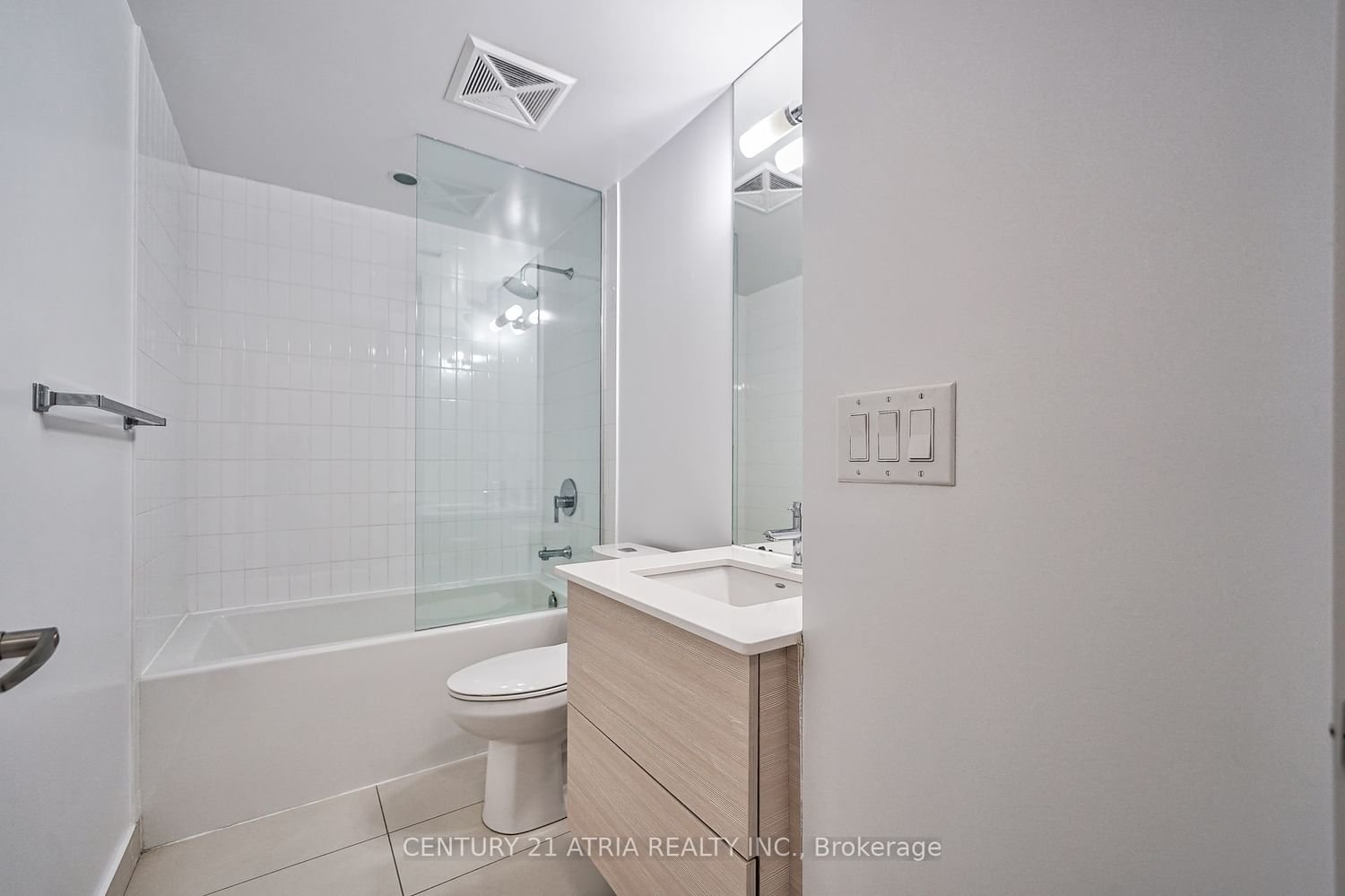 210 Simcoe St, unit 1003 for rent - image #11