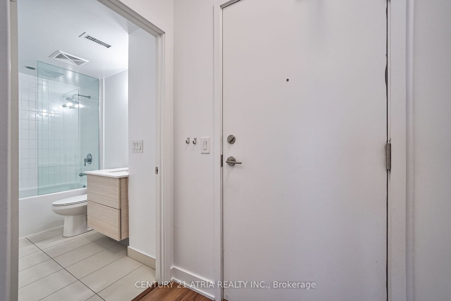 210 Simcoe St, unit 1003 for rent - image #8