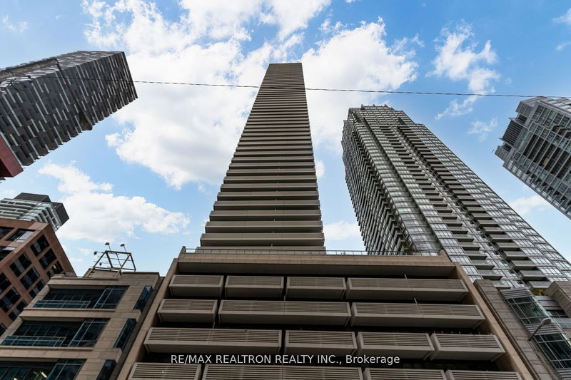 2221 Yonge St, unit 2911 for sale