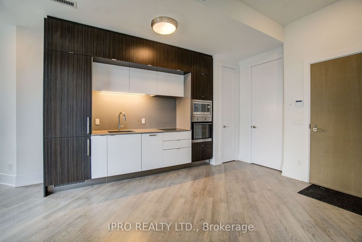 1 Edgewater Dr, unit Ph33 for rent - image #10