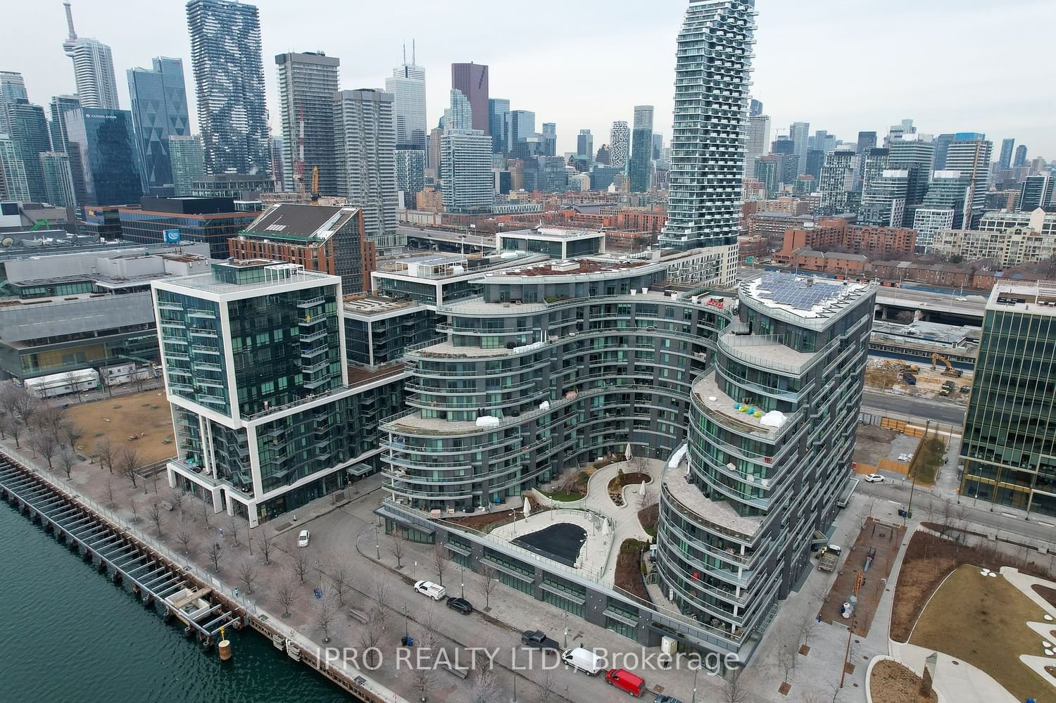 1 Edgewater Dr, unit Ph33 for rent - image #2
