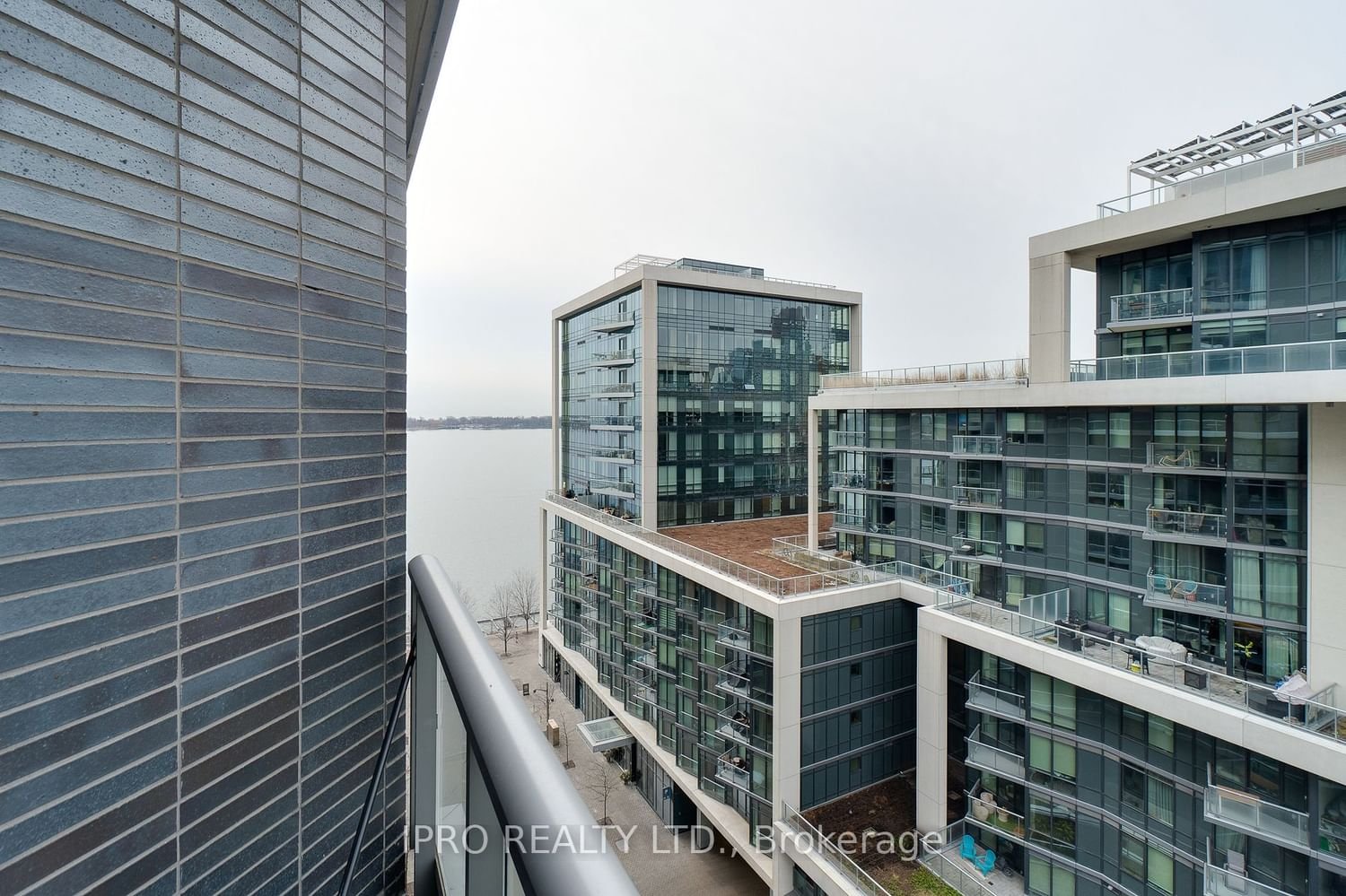1 Edgewater Dr, unit Ph33 for rent - image #25