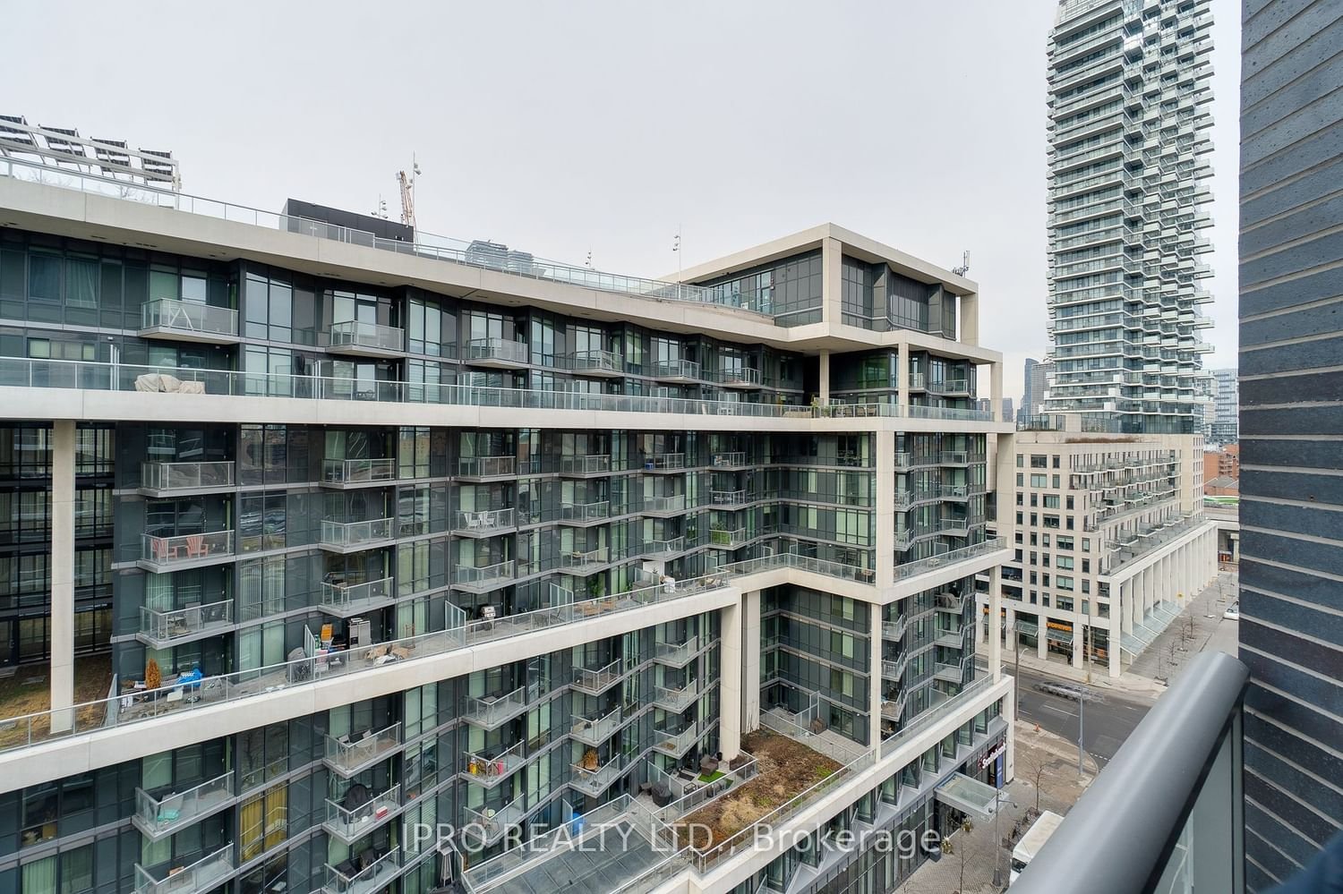 1 Edgewater Dr, unit Ph33 for rent - image #26