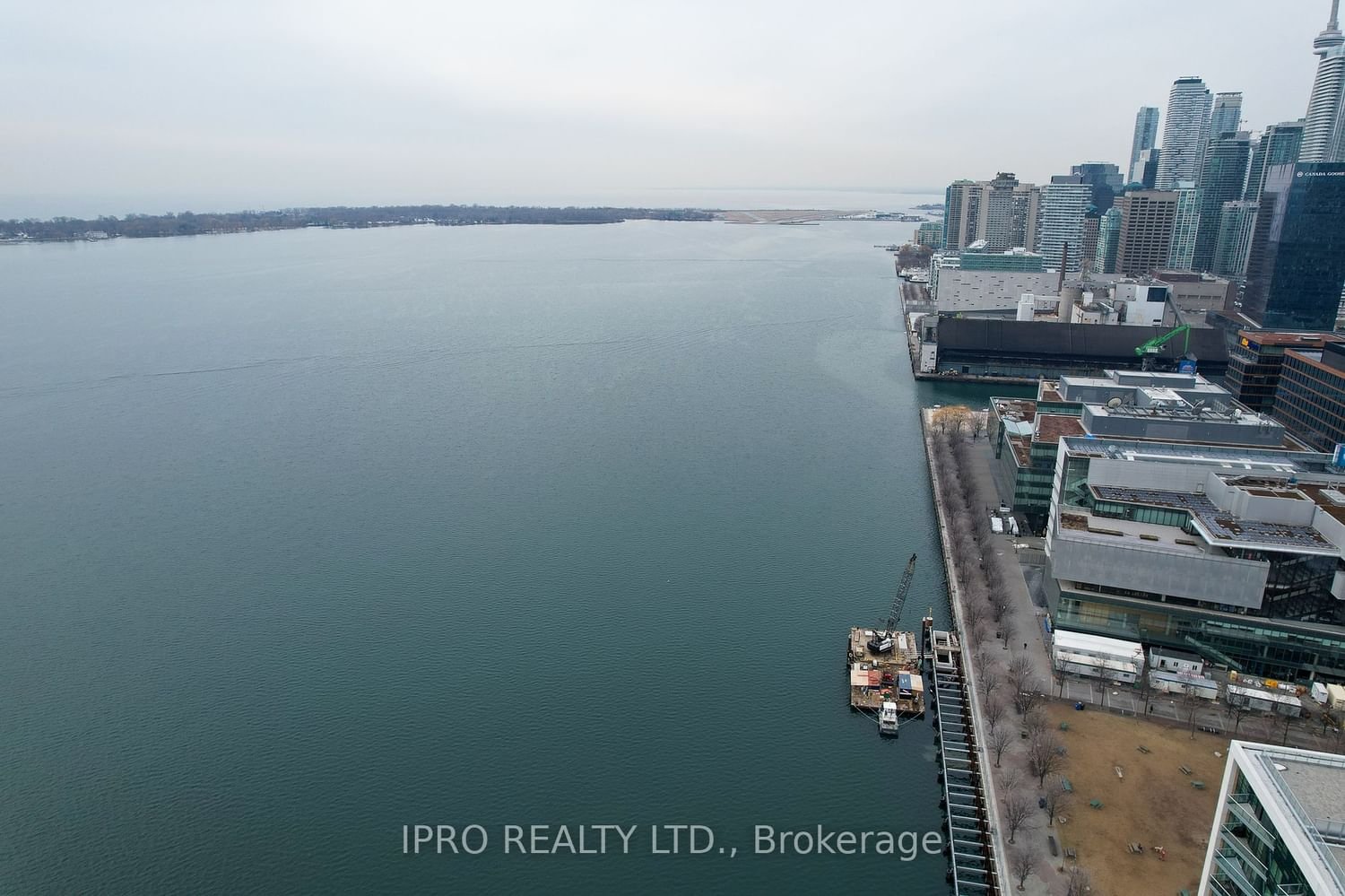 1 Edgewater Dr, unit Ph33 for rent - image #29